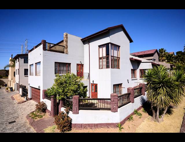 5 BEDROOM CLUSTER FOR SALE IN BARBEQUE DOWNS
